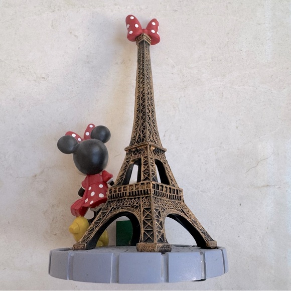 Disney Epcot Mini Mouse figurine World Showcasese - Picture 2 of 6